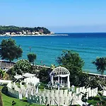 Grand Des Sablettes Plage, Curio Collection By Hilton Hotel