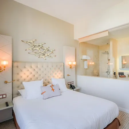Grand Des Sablettes Plage, Curio Collection By Hilton Hotel 4*