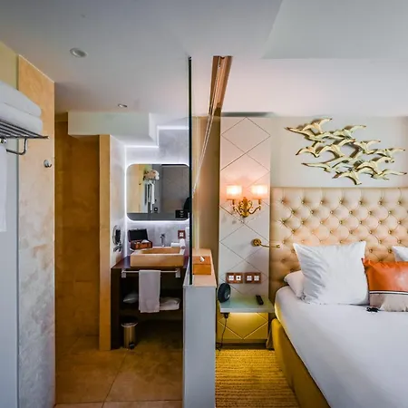 Grand Des Sablettes Plage, Curio Collection By Hilton