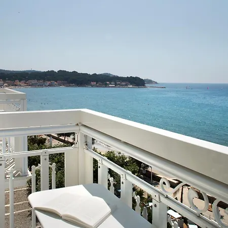 Grand Des Sablettes Plage, Curio Collection By Hilton