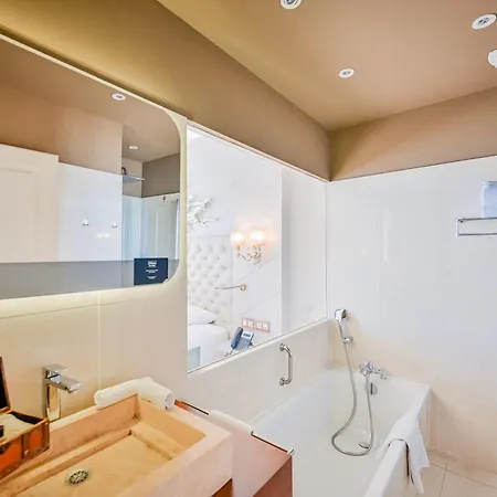 Grand Des Sablettes Plage, Curio Collection By Hilton 4* 라센느쉬르메르