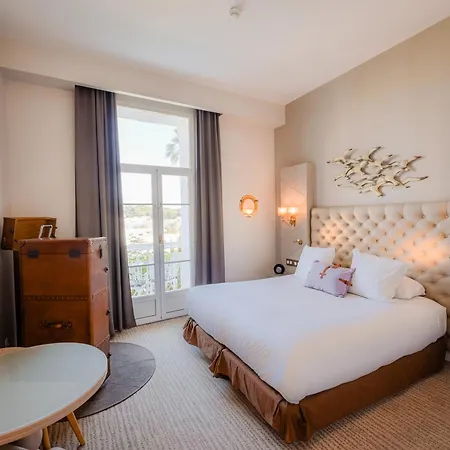 Grand Des Sablettes Plage, Curio Collection By Hilton Hotel 4*