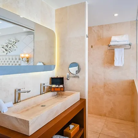 Grand Des Sablettes Plage, Curio Collection By Hilton 4*