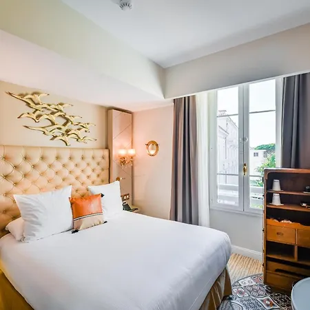 Grand Des Sablettes Plage, Curio Collection By Hilton