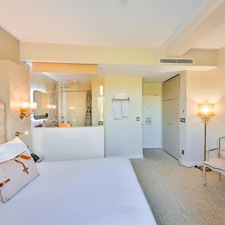 Grand Des Sablettes Plage, Curio Collection By Hilton Hotel