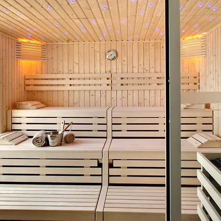 Grand Des Sablettes Plage, Curio Collection By Hilton