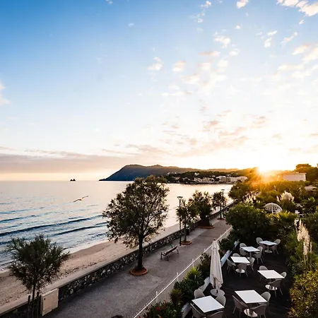 Grand Des Sablettes Plage, Curio Collection By Hilton La Seyne-sur-Mer