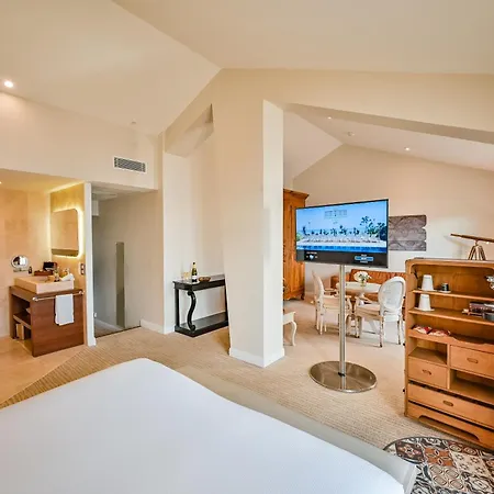 Ξενοδοχείο Grand Des Sablettes Plage, Curio Collection By Hilton 4*