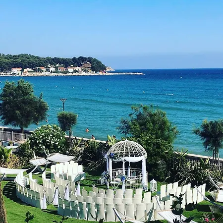 Grand Des Sablettes Plage, Curio Collection By Hilton Hotel