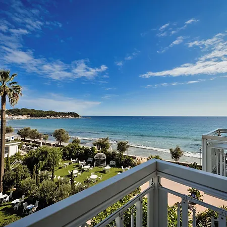 Grand Des Sablettes Plage, Curio Collection By Hilton